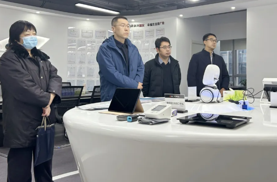 石景山區(qū)領(lǐng)導(dǎo)服務(wù)走訪漸健醫(yī)療總部，鼓勵(lì)加大科技創(chuàng)新力度、堅(jiān)持實(shí)干惠民